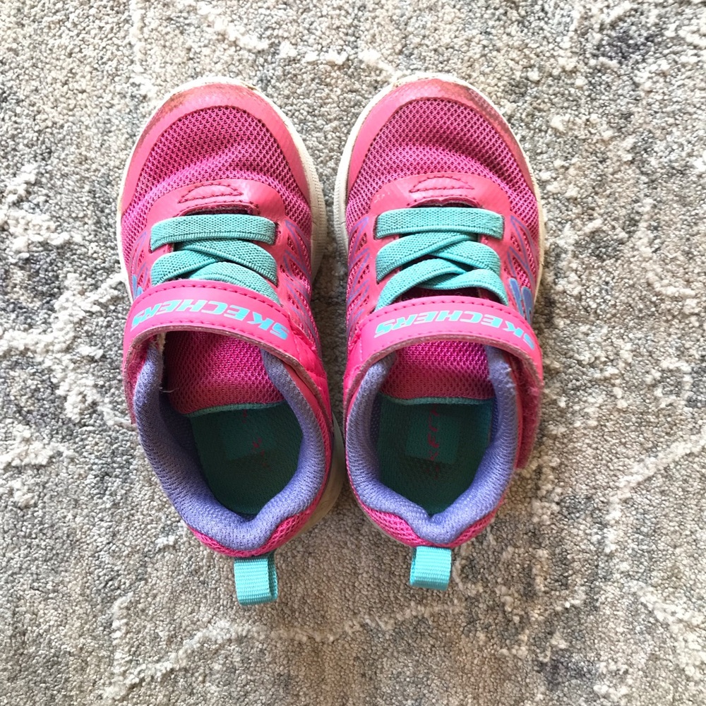 Toddler skecher sneaker